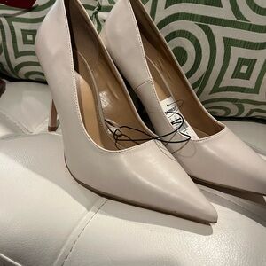 Elegant Cream Pointed-Toe Heels